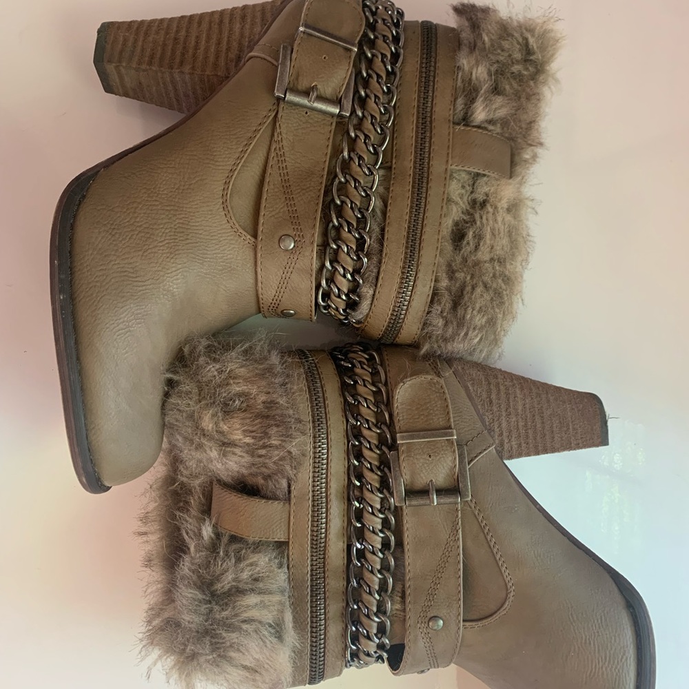 Not Rated short boots. Fur around cuff. Brown. Size 9.5. Gently used. Like new.